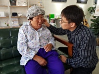 충주시니어클럽, 노인 보청기·건강물품 지원