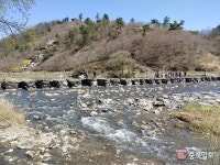 코로나19에 지쳐 진천농다리 찾은 관광객들