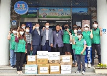충주 호암직동새마을협, 경로당에 효도의 떡 전달