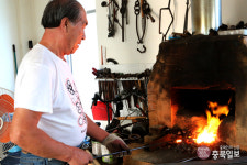 철의 고장 충주에서 만난 삼화대장간, 60년간 지켜온 철기문화
