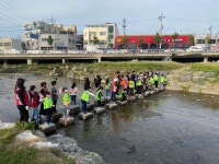 남한강로타리-충청지역아동센터 흙공 만들기 진행