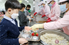 친환경급식 농산물 체계 흔들 中. 예산·운영현황