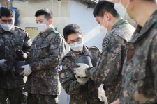육군37사단, 따뜻한 연탄 1장 나눔행사
