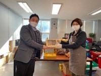 달달쌀강정, 청주서원노인복지관에 선물세트 기탁