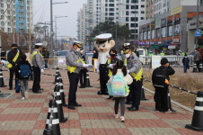 청주 흥덕署, 교통안전 등굣길 캠페인