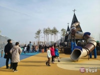 코로나 속에도 휴일 맞아 사람 몰린 세종시 중앙공원