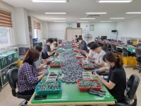 충북도청 감염병관리과 , 장애인 작업장 찾아 일손 보태