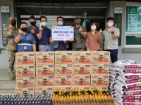 공군 17전비, 식료품 80세트 기탁