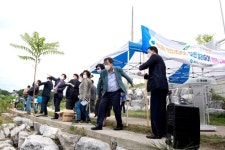 제천 화산동 통장협의회, 깨끗한 장평천을 위한 EM흙공 투하