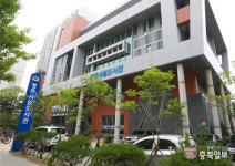 새 옷 갈아입는 청주시 도서관