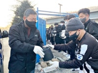 충주시 앙성청년FC, 저소득층 연탄 전달