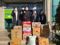 용인대케이탑태권도, 사랑의 라면·백미 전달