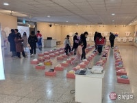 충주 관아갤러리, 도화지 등으로 만든 신발·티셔츠 전시