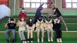 충주 노은장학회, 노은초 학생 운동화 선물