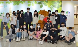 충주 금릉초교 학생, 충주시청 견학
