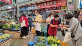 충주시 교현2동, 지역 노인들과 시장 나들이