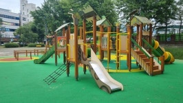 충주시, 친환경 목재 놀이터 개장