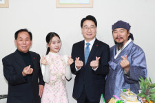 국악 트로트 요정 김다현, 진천서 고향 사랑 실천