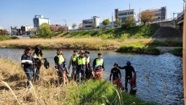 LX 충북지역본부, 무심천 흥덕대교 인근 수중 정화 활동