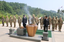 미 ROTC 후보생, 괴산호국원 참배