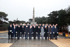 충주시의회, 충혼탑 참배와 신년 인사회로 새해 다짐