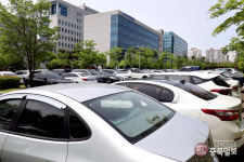 해결책 안 보이는 청주지방법원 주차장