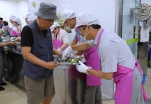 진천군의회, 종합사회복지관 배식 봉사활동
