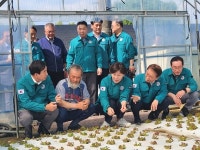 고용노동부·농림부 장관, 충주 외국인 근로자 현장 방문…폭염대응 점검