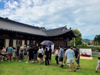 충주 중앙탑공원 체험장, 관광객 북적