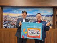 충주 ABC태양에너지종합상사, 조손가정 학생에게 장학금 전달