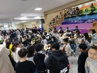충주 남한강초, 아침 등굣길에 펼쳐진 행복한 버스킹