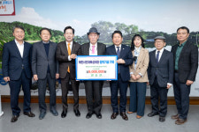 제천 교동 미림청솔아파트 권상연 노인회장, 인재육성재단에 장학금 500만원 기탁