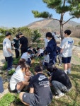 충주 신니중, 봄맞이 화단 가꾸기 행사 개최