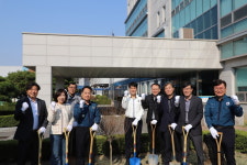 청주흥덕경찰서, 화단 정비 등 식목일 행사