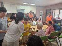 충주 주덕읍, 아이들 손으로 만든 샌드위치 경로당에 전달