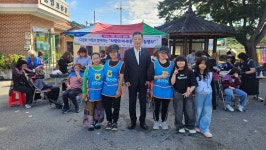 충주 중원농협-다문화가족, 추석 앞두고 어르신께 이미용 재능 나눔