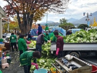영동 추풍령에 퍼진 겨울 온기…김장·일손돕기·520인분 올갱이국까지