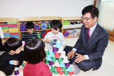 윤건영 충북교육감, 가정어린이집 지원 방안 모색