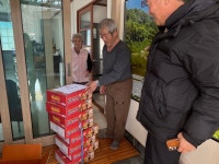 안남면 경로당에 전해진 과자 200박스…주천종 씨의 달콤한 나눔