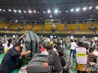 투표함 이송 차량 행렬… 청주체육관 일대 마비