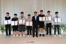 단성중 김단율 등 다관왕 7명에 포상증서 수여