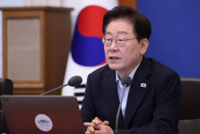 이 대통령, 지지율 하락 의식한 듯 개혁 추진 '실용적 접근' 강조