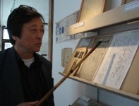 酒  色  金을 따르는 기자는?