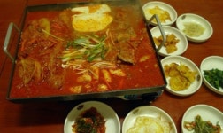 김치찜과 고추장 불고기 맛이 수상한(?) 집