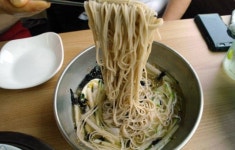 대전 유일 맷돌로 갈아 만든 100%메밀 막국수 맛