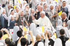 꽃동네 찾은 교황 장애인에게 희망 선물