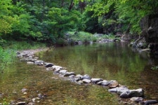 주왕산 기암절벽과 어우러진 단풍길 절골계곡