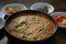 인삼과 금강이 빚어낸 겨울 보양식, 금산 인삼어죽마을