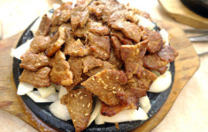 수석 전시장과 석갈비 한 곳에서 식후경