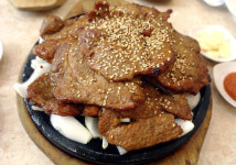 수석 전시장과 석갈비 한 곳에서 식후경